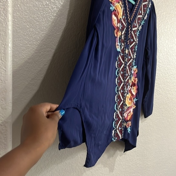 Andree by Unit Long Sleeve Boho Embroidered Floral Top Asymmetrical Hem Tunic - Picture 6 of 9